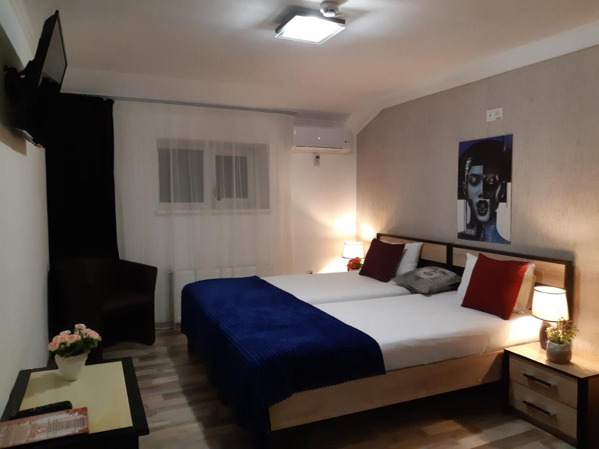 Venus Hotel Odessa Extérieur photo